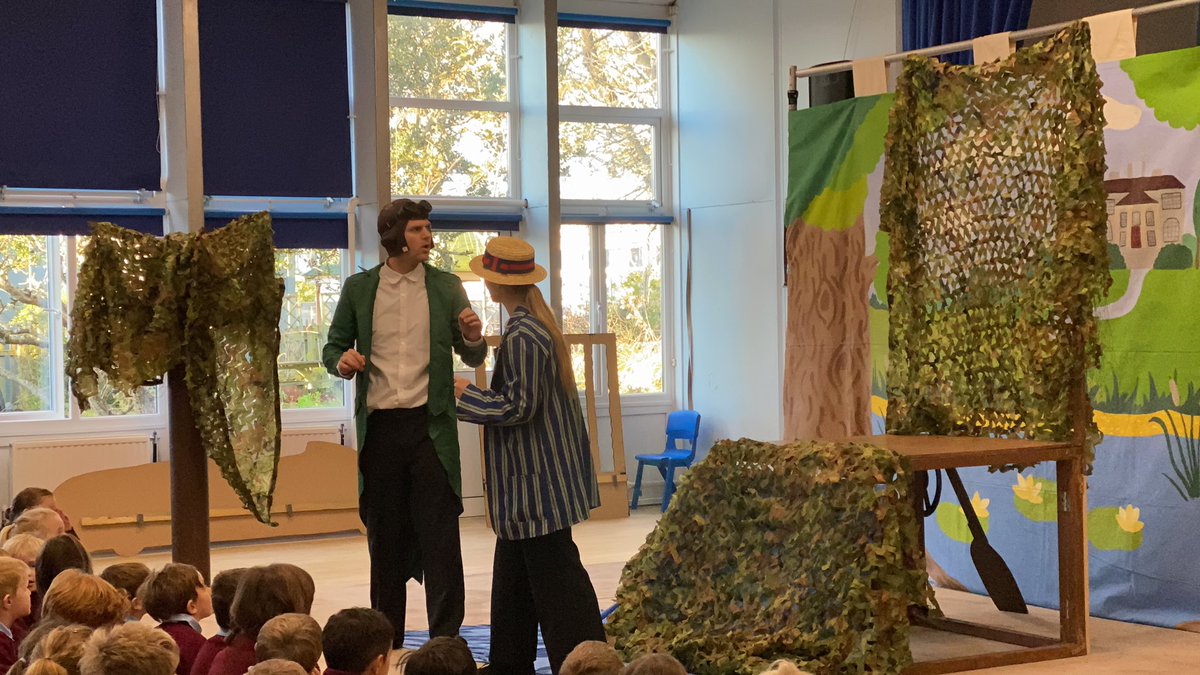 WpsFriendsof's tweet photo. It’s been a couple of years since we’ve been able to do it, but the PTA is delighted to put on a panto again with these lovely folk @hobgoblintc_  and I was lucky enough to sneak in and take a few pics. Lots of smiling faces makes the fundraising worthwhile 😍🎅🎄 #itswhywedoit https://t.co/woiWd4uHWc