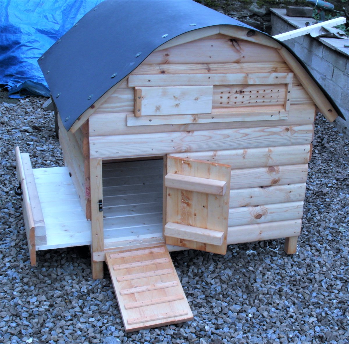 GardenHarker's tweet photo. Are you expanding your RANGE or are your chickens feeling COOP-ed up, either way if you need a bigger coop, come and see our EGGciting array of cozy homes for your hens.
#coop #chickens #chicken #harkergardenbuildings #woodenbuildings #Christmas #christmas https://t.co/7Xz7Bgmeph
