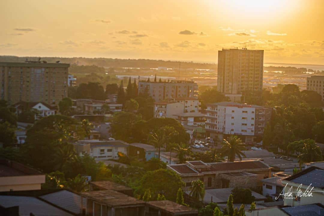 mboapic's tweet photo. Toujours à la découverte de @villemarseille...🥰😁😉🙏🏽 hey de @Douala plutôt 

Balade dans les rues de #Douala

Découvrir le #Cameroun🇨🇲➡😱🌇💚❤💛
Welcome to #Cameroon

#photographer #studionrc #travelphotography #mboapic #street #roadtrip #quartier #rue
#BaladeAuCameroun https://t.co/dic8Y2tcs2