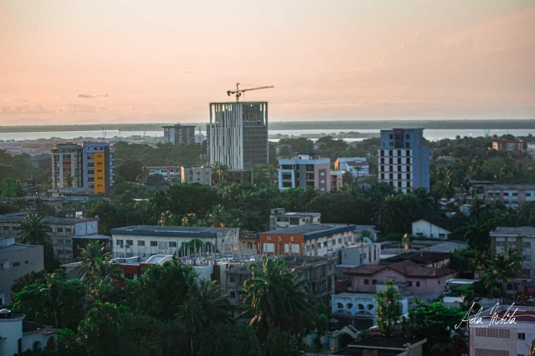 adambita237's tweet photo. Toujours à la découverte de @villemarseille...🥰😁😉🙏🏽 hey de @Douala plutôt 

Balade dans les rues de #Douala

Découvrir le #Cameroun🇨🇲➡😱🌇💚❤💛
Welcome to #Cameroon

#photographer #studionrc #travelphotography #mboapic #street #roadtrip #quartier #rue
#BaladeAuCameroun https://t.co/YKTQyztw6v