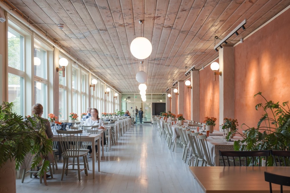 Gammaldags hantverksmetoder när Blå Porten renoverades från golv till tak forsen.mynewsdesk.com/pressreleases/…