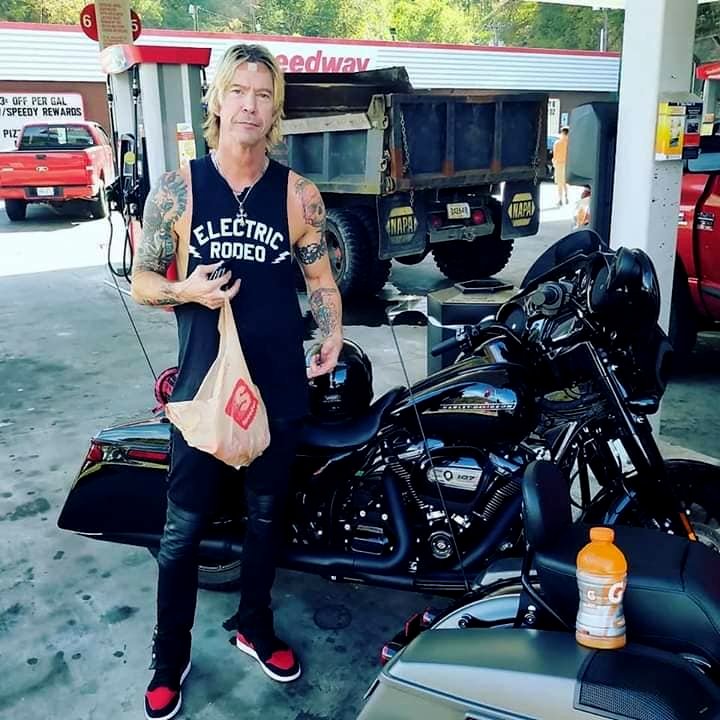 DuffMckaganArg's tweet photo. @DuffMcKagan motorcycle trip from Johnson City to Louisville, USA 🇺🇸. 09/26//19. #NITLT Tour.
@TADAO310 📸
#DuffMcKagan #Tadao #Motorcycle #Trip #USA #GunsNRoses #DuffMckaganArgentina #Ontheroad #Music #Rock https://t.co/I5KWeO34Ck