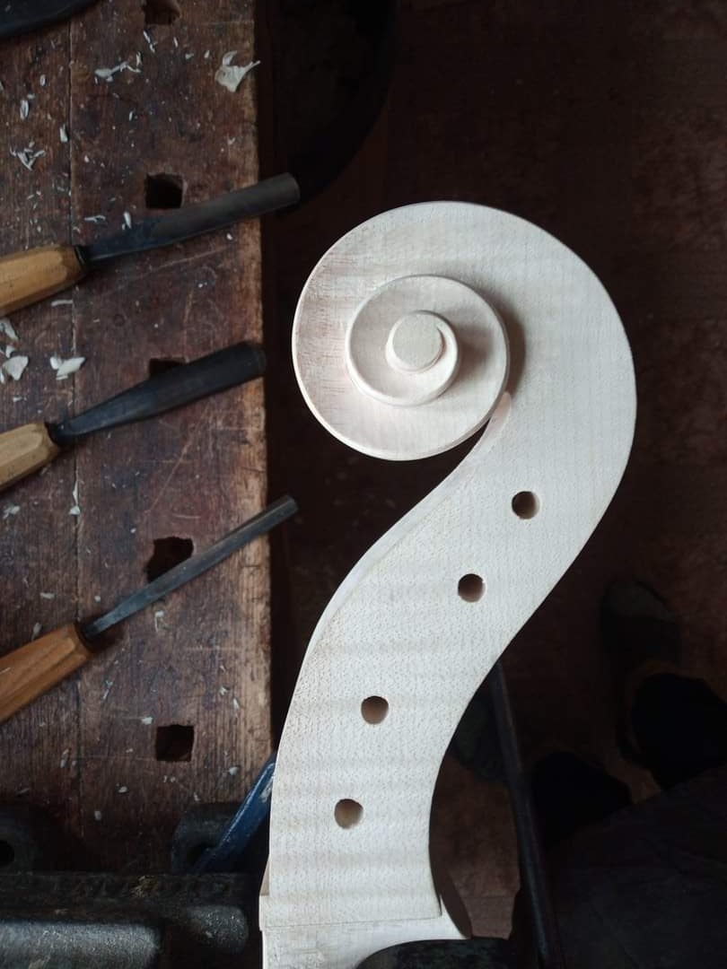 violinmaker_bg's tweet photo. How to make a cello scroll to my new Violoncello by @violinmaker_bg 

#violoncello #newcello #celloscroll #cellomaking #cellomaker #celloshop #craft #workmanship #cellobyorder https://t.co/BjhilsTFQQ