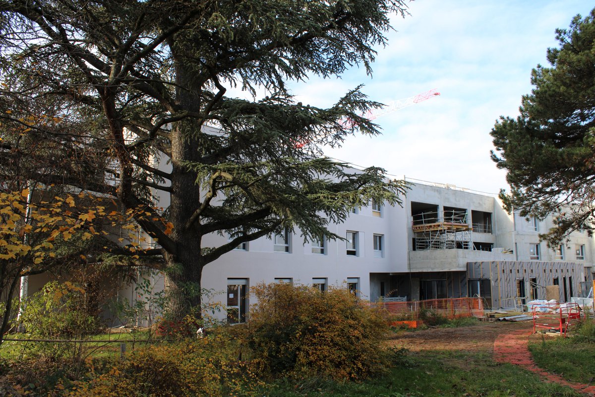 La construction du nouvel EHPAD du Centre Hospitalier de Sainte Foy-lès-Lyon se poursuit. Petite rétrospective en images  👇