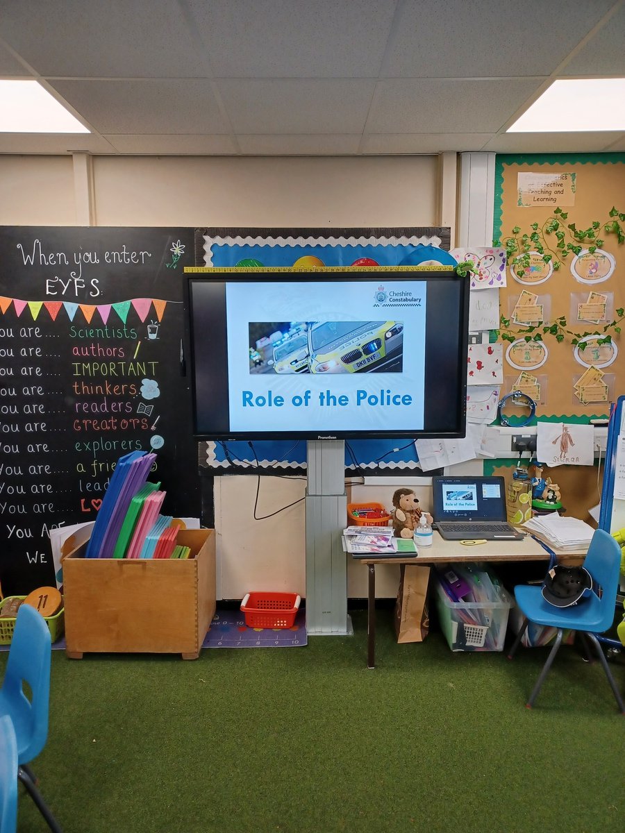 GawsChelfordPol's tweet photo. PCSO's Short &amp; Gillett had a lovely morning earlier this week with the reception class at Gawsworth Primary School were we talked about the Roles of the Police and how their main job is to help people.  The pupils tried on Police hats and took their won finger print home #SSYP https://t.co/phy3r7HarS