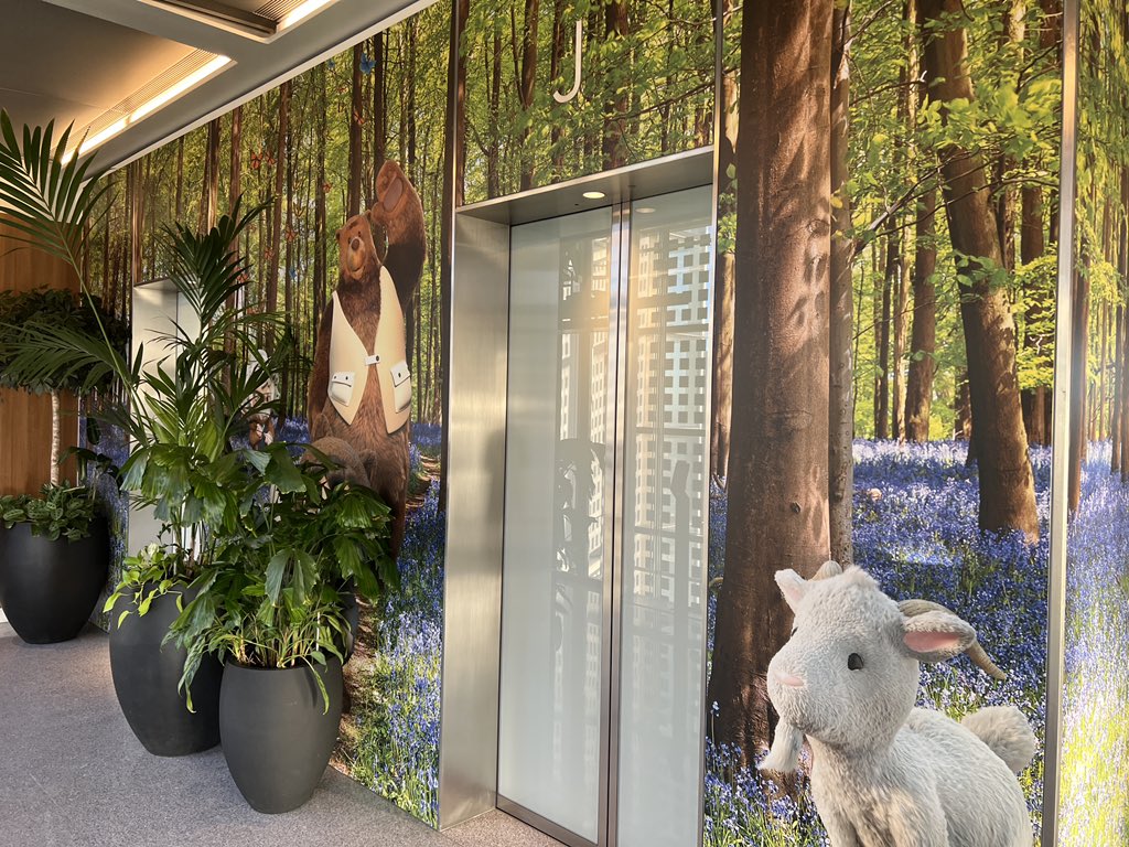 JFoxUK's tweet photo. Well, this is my 12th month of working at @SalesforceUK… so the first time in the tower as an employee obviously required an obligatory picture!

#Trailblazer #Salesforce https://t.co/btlLovCUhp