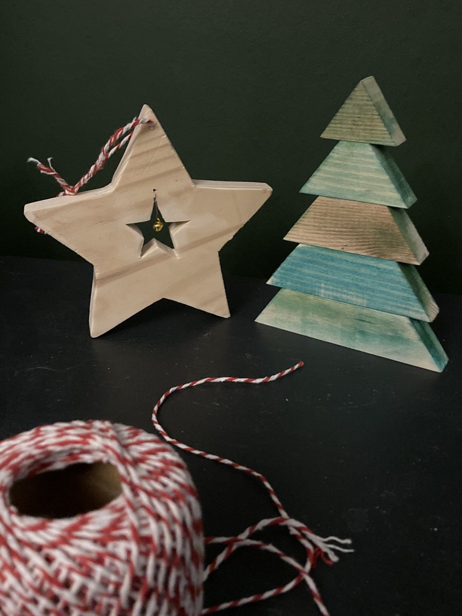 stpaulsdtdept's tweet photo. #sustainable  wood &amp; green food colouring #Christmas  decorations with Year 7 &amp; 8 https://t.co/tpT8AtGuno