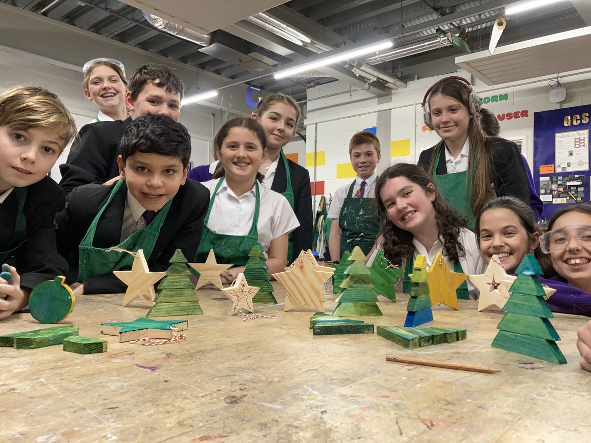 stpaulsdtdept's tweet photo. #sustainable  wood &amp; green food colouring #Christmas  decorations with Year 7 &amp; 8 https://t.co/tpT8AtGuno