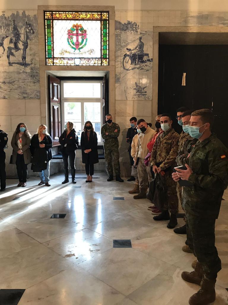 MADOC_ET's tweet photo. Officer cadets and teachers at the #AGM_ET @CUDZaragoza and #AGA @cudsanjavier take part in the 2nd Erasmus Military English Week for Students 2021 along with future officers from 12 countries and 14 military academies #UE at the Military Academy #Lisbon https://t.co/pO2nrEOnyT https://t.co/CY4vmgslMs