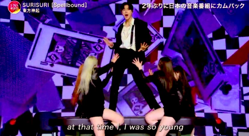 M4n8OAy3XhWvYfg's tweet image. 今日は職場やスーパーで見たよ〜
カッコ良かったね😆でも東方神起はあんなにくっついて大丈夫になったの？とお茶の間では十分刺激的だったみたい。2人のセクシーはあんなもんじゃないし、そのうえ上品なのだと熱弁ふるってきちゃった〜 🔥#東方神起 #FNS歌謡祭  #FNSでユノとチャンミン #SURISURI