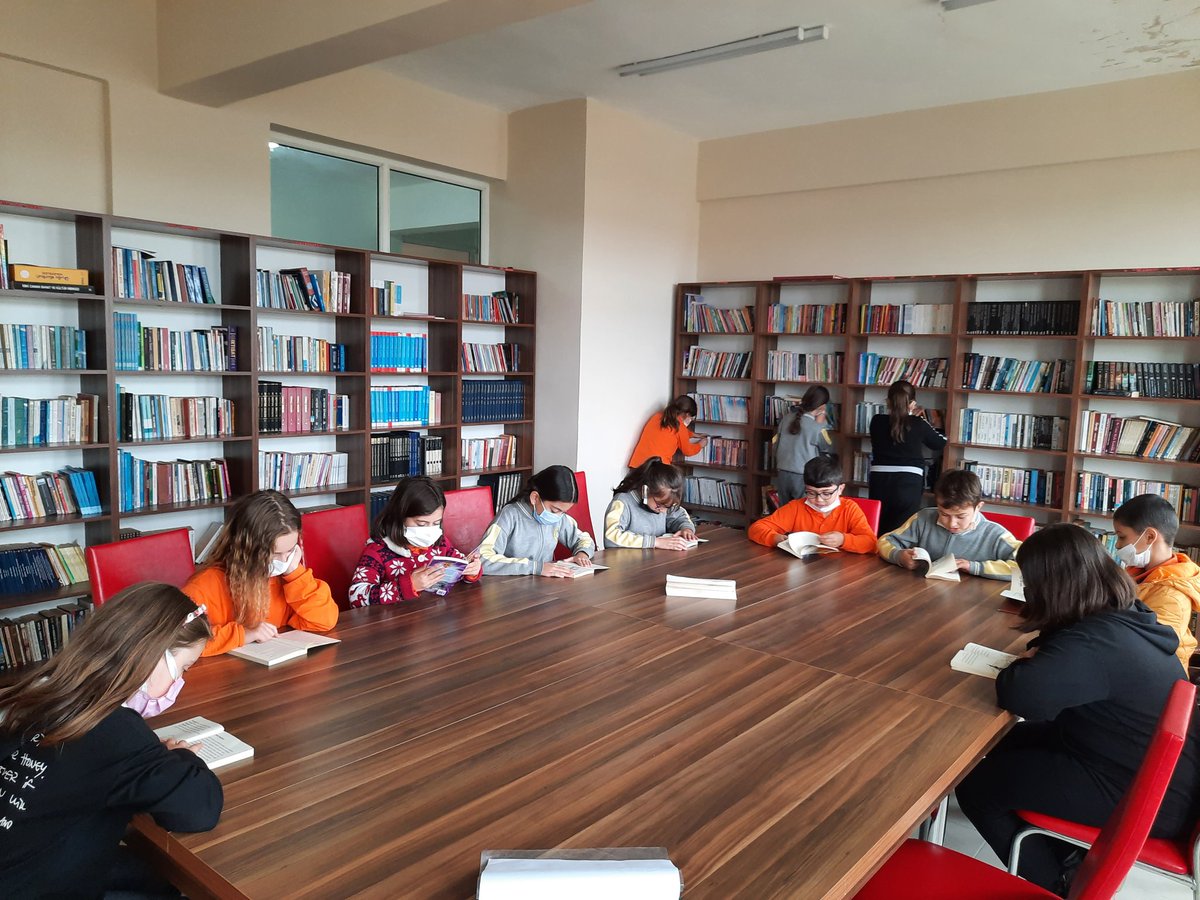 Kütüphanesiz Okul Kalmasın Projesi kapsamında paydaşlarimizla birlikte okul kütüphanemizi zenginleştirmeye devam ediyoruz.<a href="/Alisarac59/">ali saraç</a> <a href="/ersanulusan/">Ersan Ulusan</a> <a href="/MalkaraMem/">MalkaraMem</a> <a href="/tekirdagmem/">Tekirdağ İl Millî Eğitim Müdürlüğü</a>