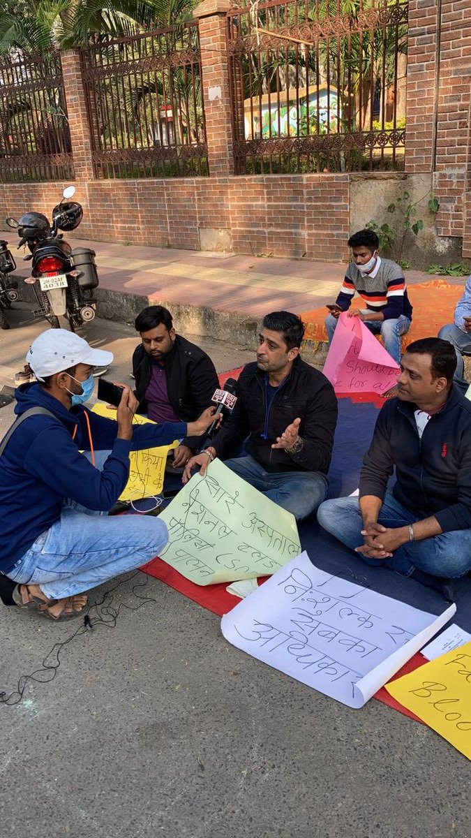 ravipshahi's tweet photo. ⁦@JharkhandCMO⁩ ⁦@BannaGupta76⁩ ⁦Second day of peaceful sit-in protest by Jharkhand civil Society &amp; Life Savers #freeblood #health #jharkhand ⁦@Jhcivilsociety⁩ ⁦@roysaryu⁩ ⁦@SethSanjayMP⁩ ⁦@maheshpoddarmp⁩ ⁦@Rimsranchi⁩ https://t.co/f6RnKdkwq0