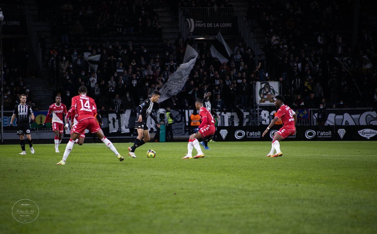BNE_PX's tweet photo. CÔTÉ TERRAIN 
Hier se jouait la 16e journée de @Ligue1UberEats 
@AngersSCO @AS_Monaco https://t.co/wTYb6a3yCR