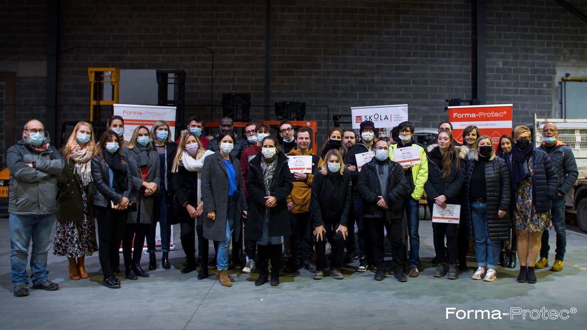 Bilan d'une POEC. 
12 jeunes NEET,au démarrage de la session.
2 mois plus tard ⌛ 5 obtiennent le code, 2 préparent la conduite🚘
 10 signent un contrat pro dans la logistique au sein de <a href="/Decathlon/">Decathlon</a> et <a href="/FormaProtec/">Forma Protec</a>. Merci à <a href="/AAuteuil/">Apprentis d'Auteuil</a> pour cette belle expérience. <a href="/SylvieMaeseele/">Sylvie Maeseele</a>