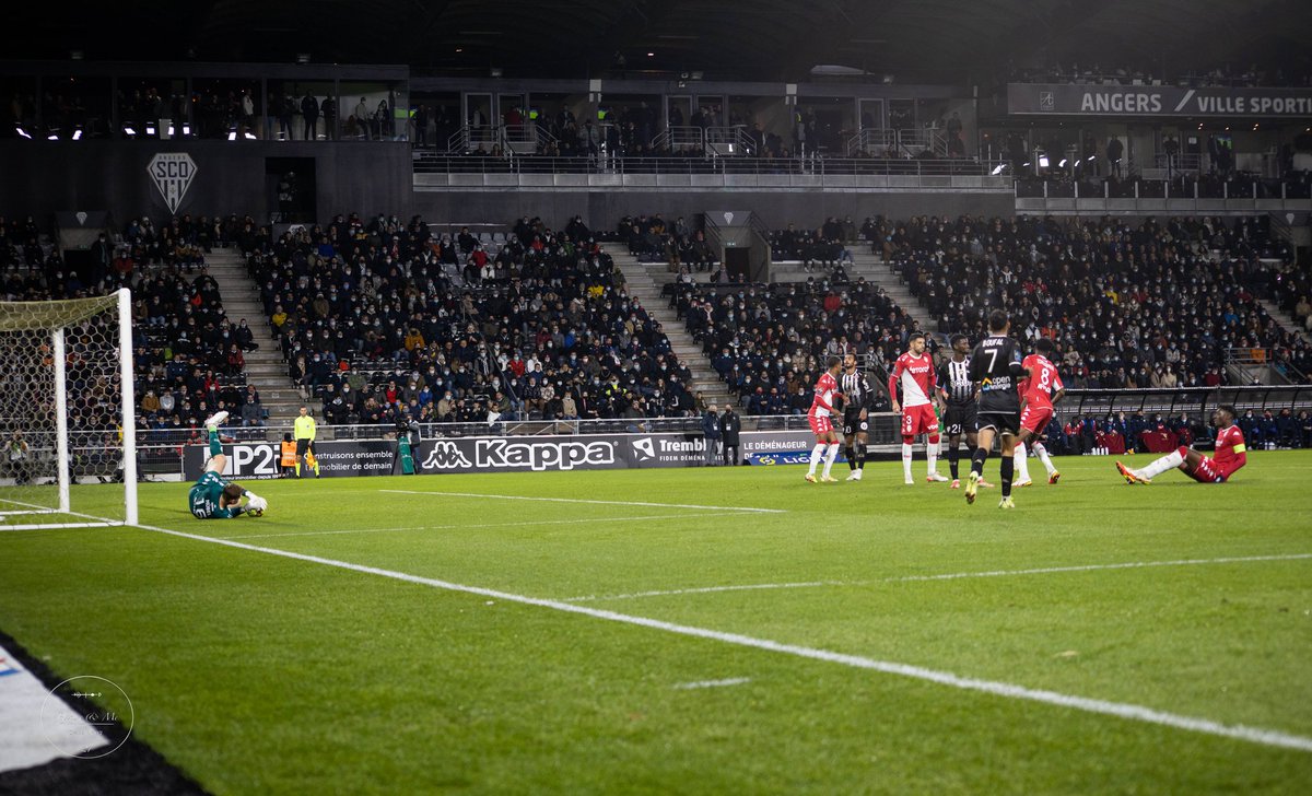 BNE_PX's tweet photo. CÔTÉ TERRAIN 
Hier se jouait la 16e journée de @Ligue1UberEats 
@AngersSCO @AS_Monaco https://t.co/wTYb6a3yCR