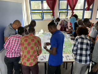 Paddle_project's tweet photo. At the Technical University of Atlantic (Mindelo, #CaboVerde), the students of the @wascalclimate "Marine Sciences and climate change" Masters degree experience marine spatial planning with the MSP Challenge serious game.
@LemarLab @ird_fr https://t.co/N3n5lOxllu