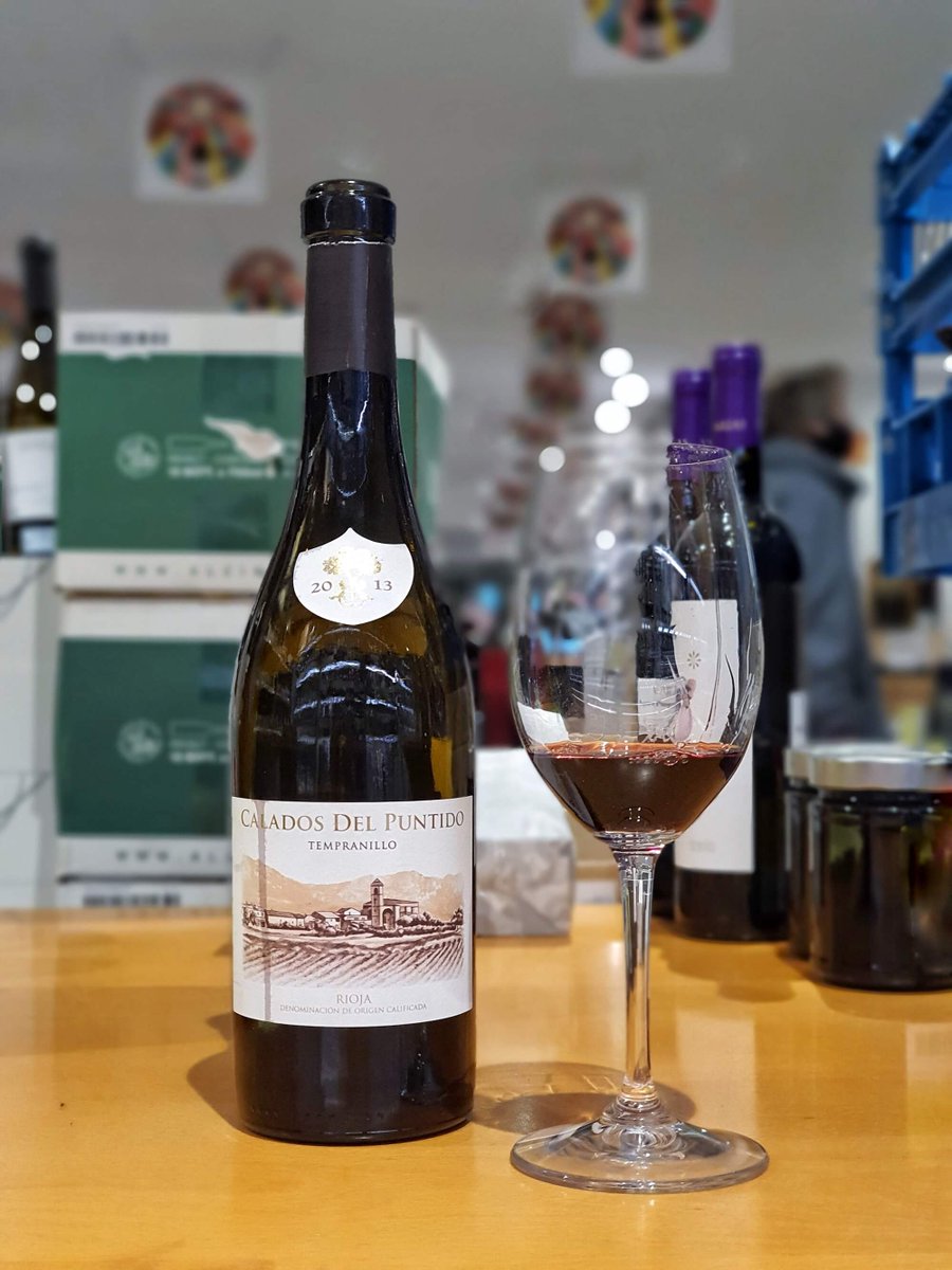 🍇 RIOJA ALAVESA 🍷

Tempranillo al pie de la Sierra de Cantabria de viñas cultivadas siguiendo los preceptos de lviticultura ecológica 🍃

🍷 Calados del Puntido 2013
🍇 #Tempranillo
📌 DOCa Rioja - #RiojaAlavesa

Salut ! 🍷

—

#RiojaWineEducator #RiojaWine #SierraCantabria