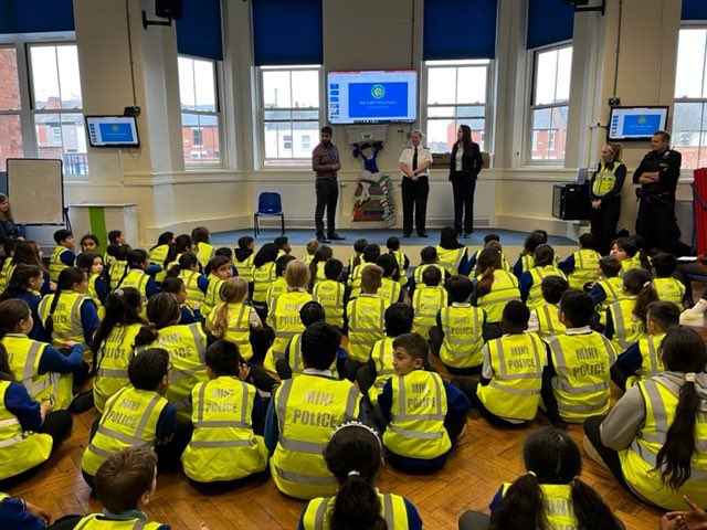 pear_year's tweet photo. Mini Police getting ready for their next mission! #dedication #servingthecommunity 🚨👮🏿‍♀️👮🏻 https://t.co/OHRQ6xDLOY