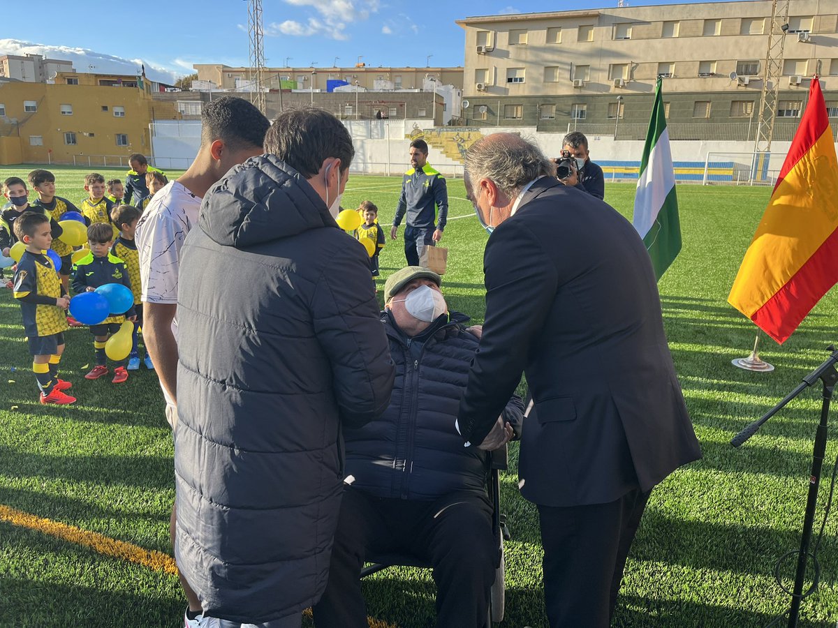 javierros745's tweet photo. Hoy como Concejal de Deportes del Ayto de Algeciras, me siento especialmente orgulloso. Hemos inaugurado el primero de los campos de fútbol prometidos por @jilandaluce . Luego vendrán San García, y Sergio Martin. Y para 2022 otros tres.
#seguimosavanzando Gracias a todos. https://t.co/wfVmNCqsN8