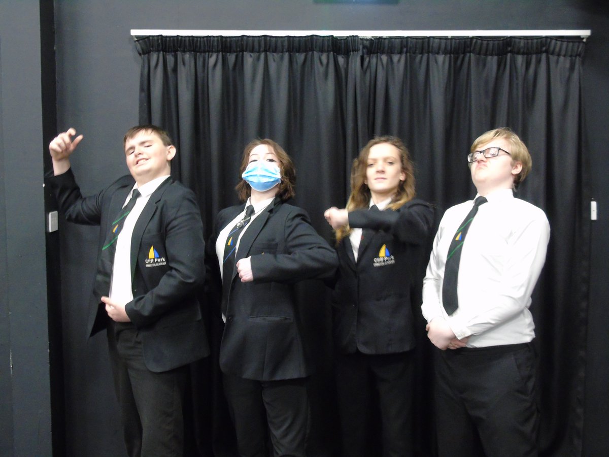 CPOA_Perform's tweet photo. A fantastic day with John Cooper from @Team_Splendid yesterday with our Year 10 @CliffParkOA BTEC Performing Arts group. We would like to thank John for his fantastic workshop day, and can't wait to welcome him back in 2022! #PerformingArts #Epic #Brecht #Drama https://t.co/gkrWAFdkwo
