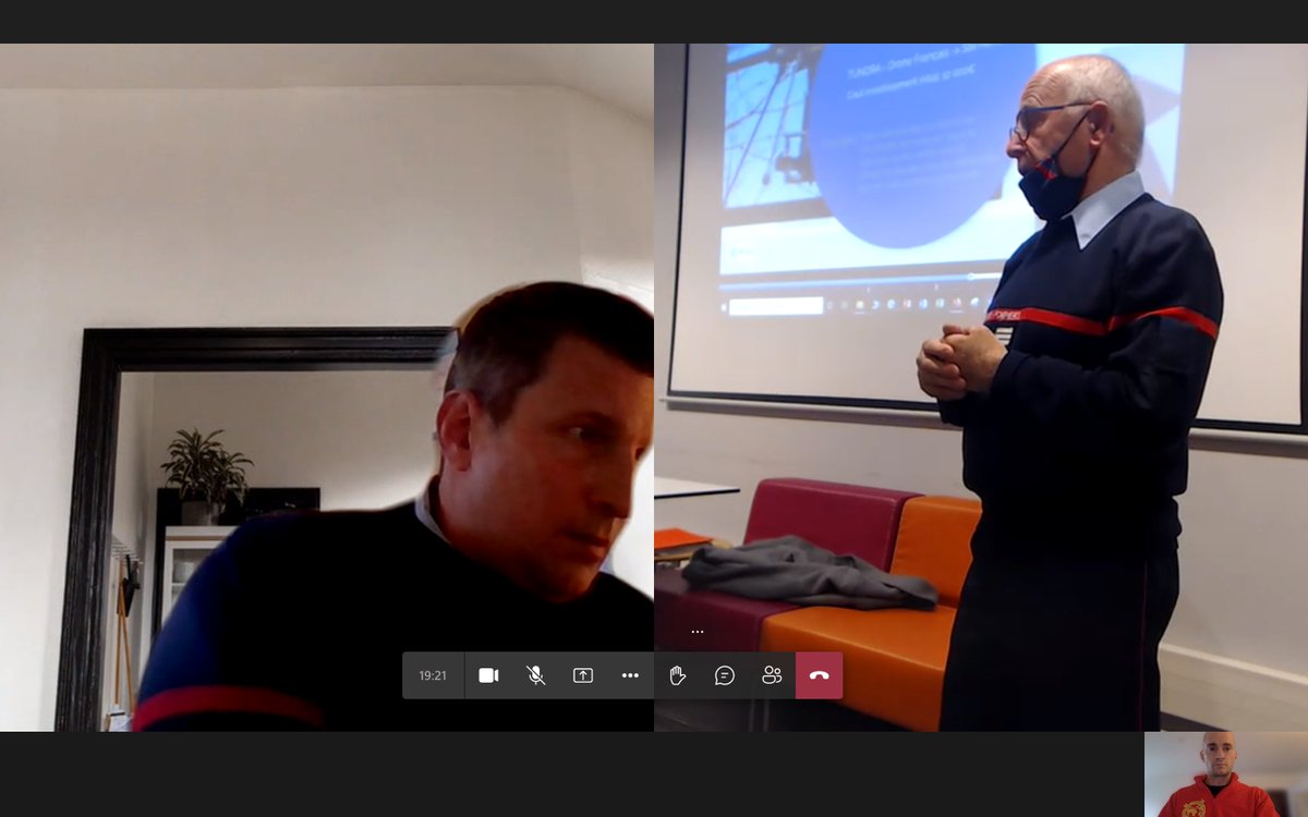 DronePompier's tweet photo. J'ai été ravi d'avoir été le tuteur des capitaines de la formation MRSC-2021-02 de l'@ENSOSP pour leur projet intitulé "La complémentarité entre les équipes #drone &amp; les équipes spécialisées", leur soutenance était le reflet de leur travail approfondi sur le sujet. Bravo à vous👏 https://t.co/Z5lhbCpgy8