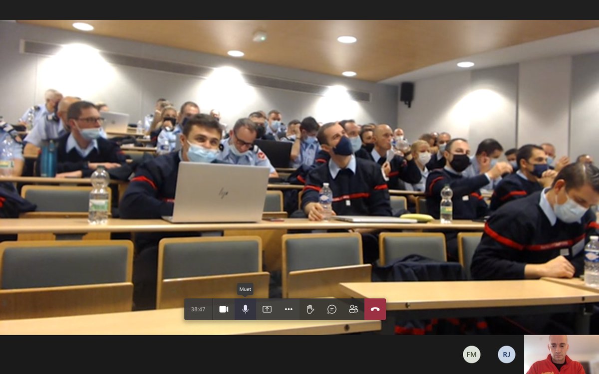 DronePompier's tweet photo. J'ai été ravi d'avoir été le tuteur des capitaines de la formation MRSC-2021-02 de l'@ENSOSP pour leur projet intitulé "La complémentarité entre les équipes #drone &amp; les équipes spécialisées", leur soutenance était le reflet de leur travail approfondi sur le sujet. Bravo à vous👏 https://t.co/Z5lhbCpgy8