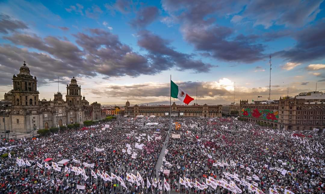 PasionYucatan's tweet photo. @VicenteFoxQue Estas super ardido @VicenteFoxQue tu ni de broma juntas ni a 100 personas https://t.co/zCowEYQRVf