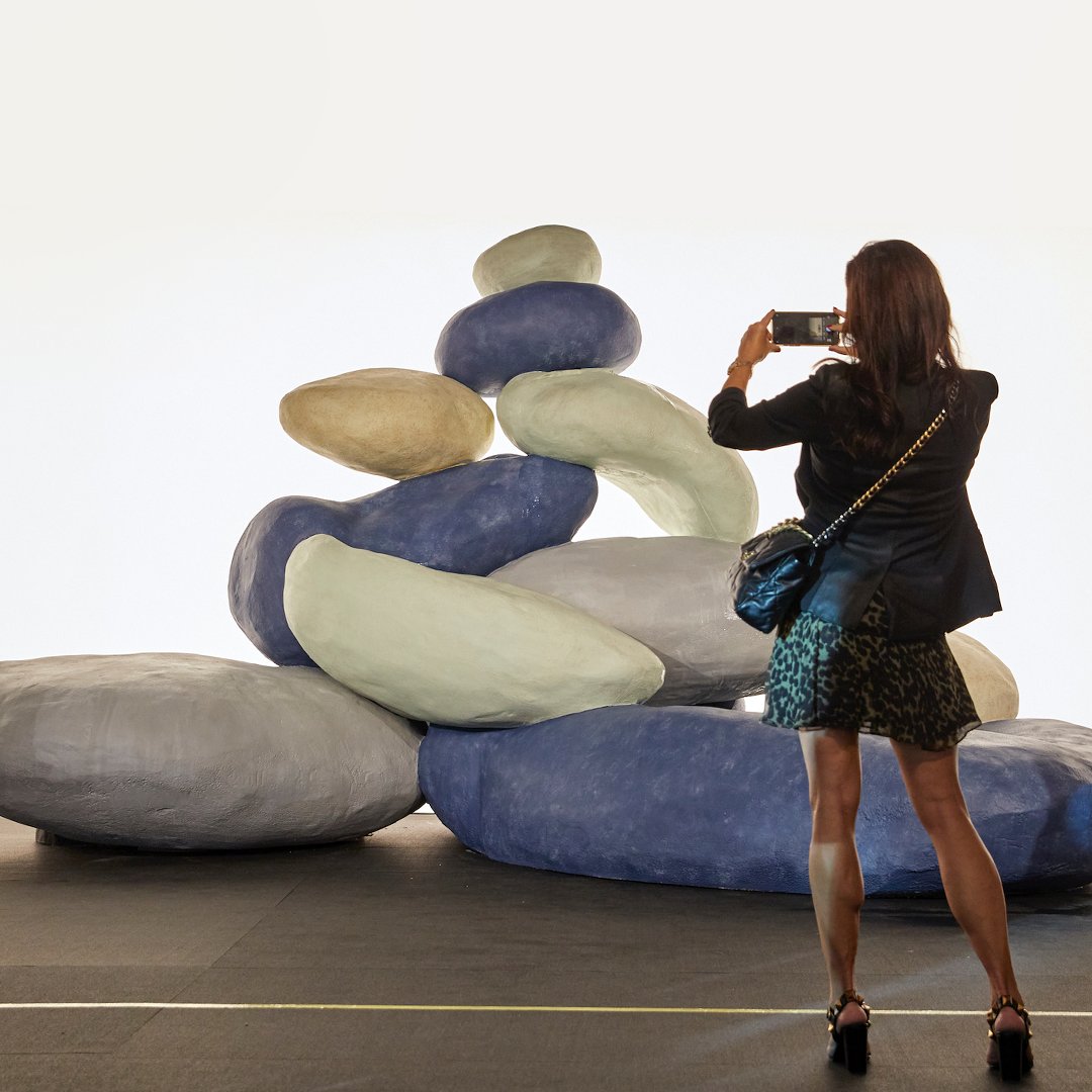 KOHLER_INDIA's tweet photo. Created in collaboration with artist Daniel Arsham, the awe-inducing Stone Flow installation is destined to be a showstopper at our Design Miami/ booth. #3dprinting #artbaselmiami #designmiami #designmiamibasel #danielarsham #KohlerRock
Check it out: https://t.co/XqEAVnta1u https://t.co/NZvzpbU7NT