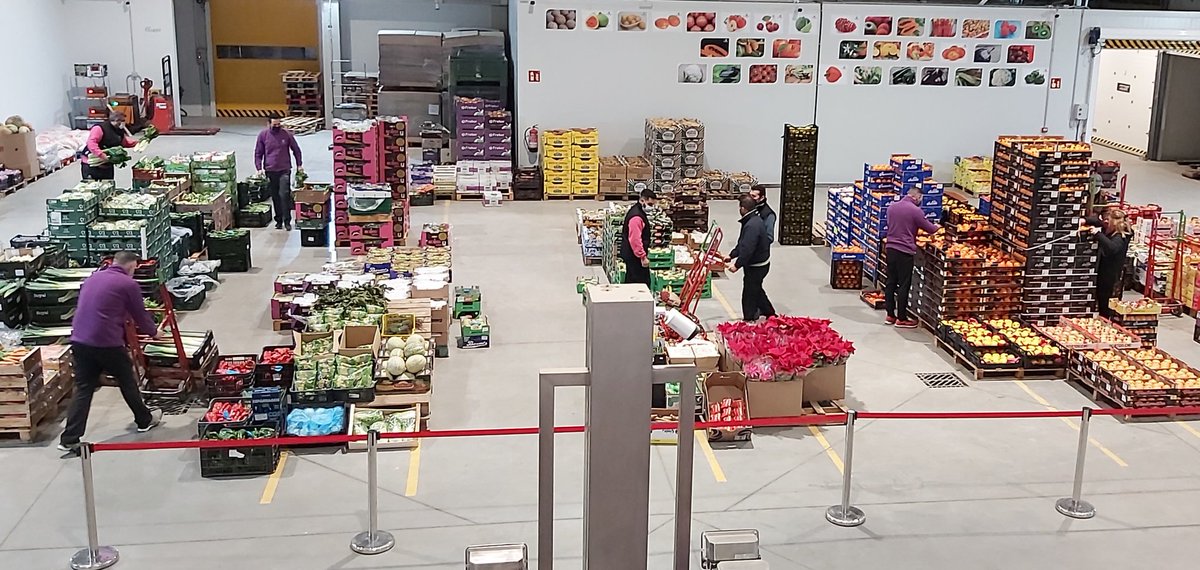 GFrusur's tweet photo. Buenos días! Ya estamos en marcha para que no falte de nada en vuestras tiendas 👩‍🌾 https://t.co/RWhnVpOTOO