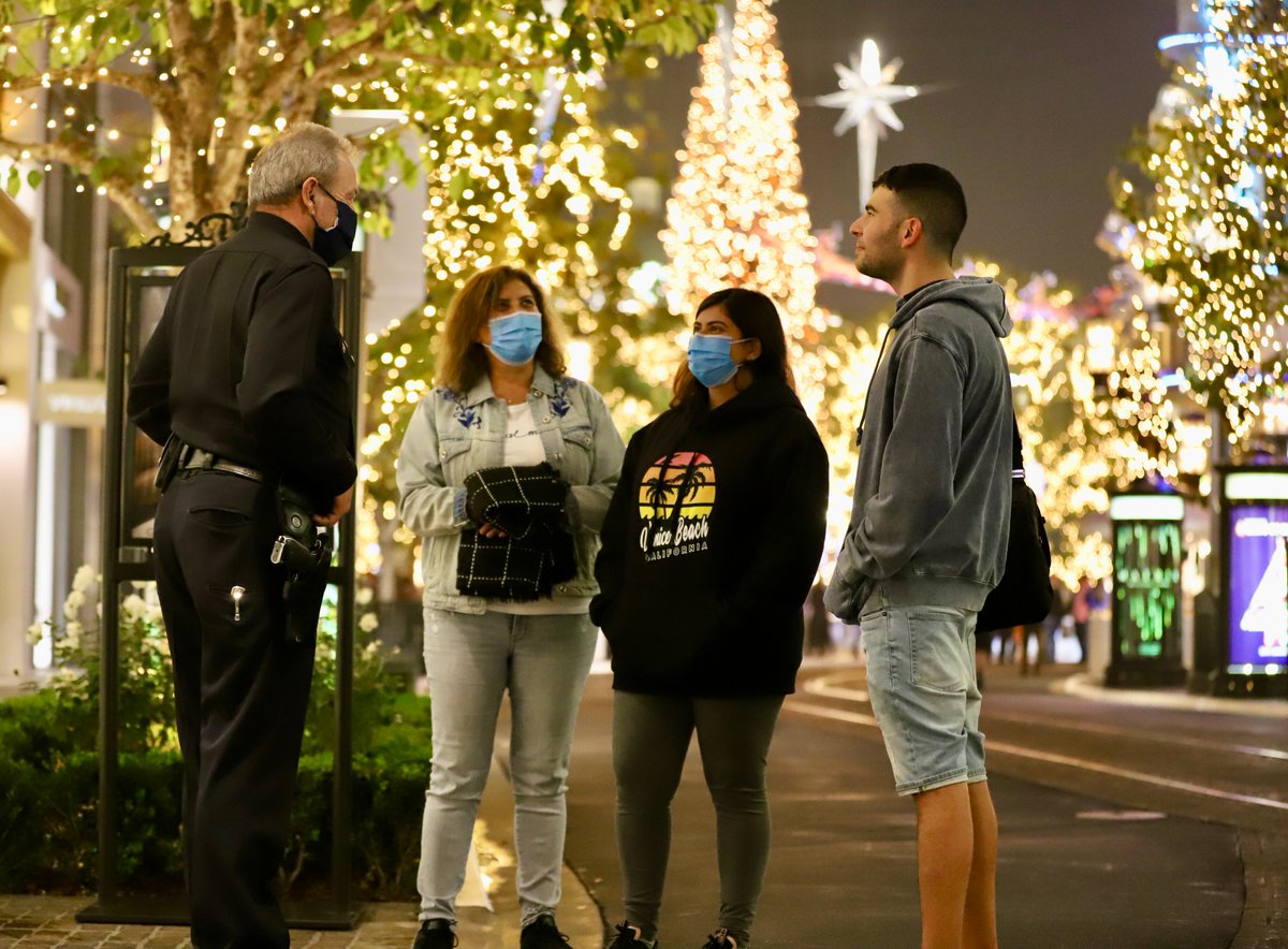 LAPDHQ's tweet photo. Tonight LAPD Chief Moore walked a footbeat at The Grove &amp; The Farmers Market to remind the community &amp; business owners they’re not alone—that recent thefts &amp; robberies will not be tolerated. Our presence will be constant and highly visible for the safety of Angelenos &amp; shoppers. https://t.co/j8kpztDCV3