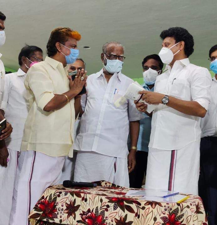 Ragupathydmk's tweet photo. இன்று பிறந்தநாள் காணும் தமிழக பள்ளிக் கல்வித்துறை, அமைச்சர் திரு.அன்பில் மகேஷ் பொய்யாமொழி அவர்களுக்கு பிறந்தநாள் வாழ்த்துக்கள். @Anbil_Mahesh #UdhayanidhiStalin #AnbilMaheshPoyyamozhi https://t.co/fjVMvVmjiW