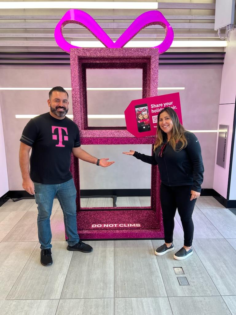 Visiting our signature store in Santa Monica was so exciting! The store is beautiful, but the people who work here make the experience magical. Thank you <a href="/natty15/">Nataly</a> and <a href="/bmerrill27/">Brandon Merrill</a> for the magenta glove experience. #lovewhatyoudo #TMobile #TMobileforbusiness