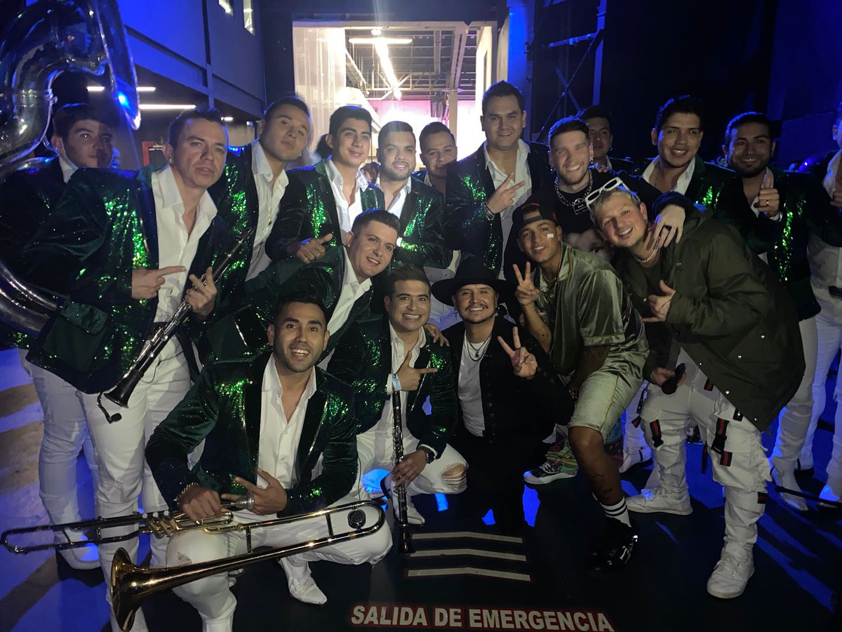 BANDARECODITOSS's tweet photo. Que chingón la pasamos en #ElEvento40VIP en el Auditorio Nacional. Gracias a toda la raza que esta noche cantó con nosotros. @los40mx https://t.co/JbbVnzwebb