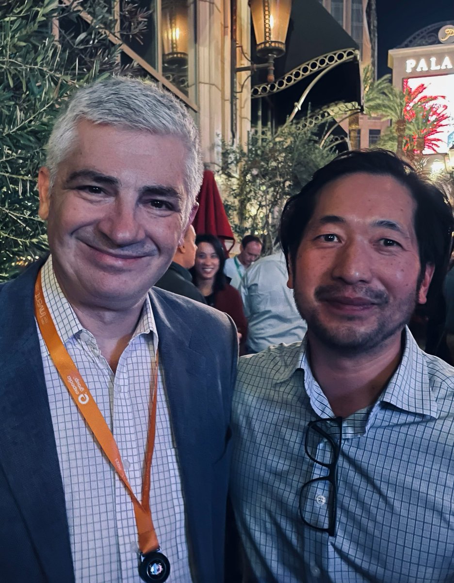radio_eric's tweet photo. @jeffbarr great hanging out at Reinvent . Love all the blogs and content. Thank you! https://t.co/n1URzgKxKF