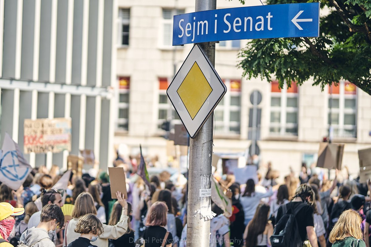 msklimatyczny's tweet photo. Dziś w sejmie będzie procedowany szkodliwy projekt ustawy o OZE. Politycy i polityczki: zagłosujcie za jego odrzuceniem. Ochrońcie rozwój OZE i naszą przyszłość! https://t.co/Zj7R8k7hrL