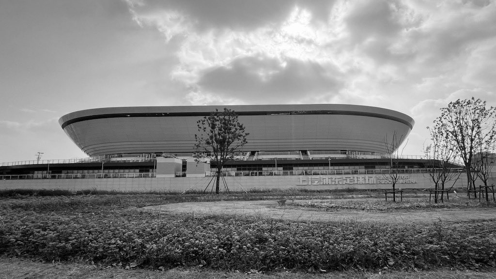 archixpress's tweet photo. SAIC Motor Pudong Arena is China’s first football stadium approved for the highest level FIFA competitions. It’s unique for its porcelain bowl appearance &amp; fine views even from the highest seats. Read more: https://t.co/5T4BtazK8m #shanghai #footballstadium #pudong #architecture https://t.co/KDI6FFxAfi