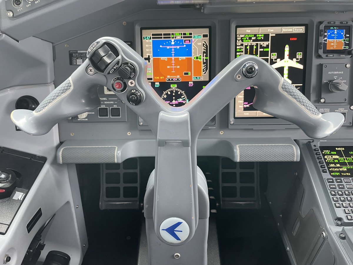 エンブラエル 紹介シリーズ🧑‍✈️ ～操縦桿編～ 答えは「M型