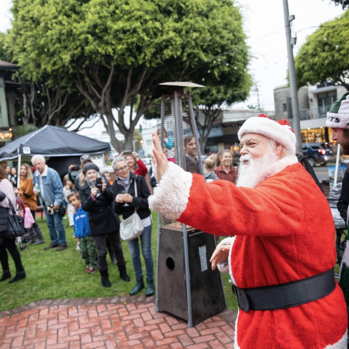 Santa Claus is coming to Main Street! ❄️🎄

Celebrate the spirit of the holidays during Miracle on Main Street Saturday, Dec. 11 and visit the <a href="/smfms/">City of Santa Monica Farmers Markets</a> Sunday on Sunday, Dec. 12 when Santa returns for an encore.

#SantaMonica #HolidaySeason