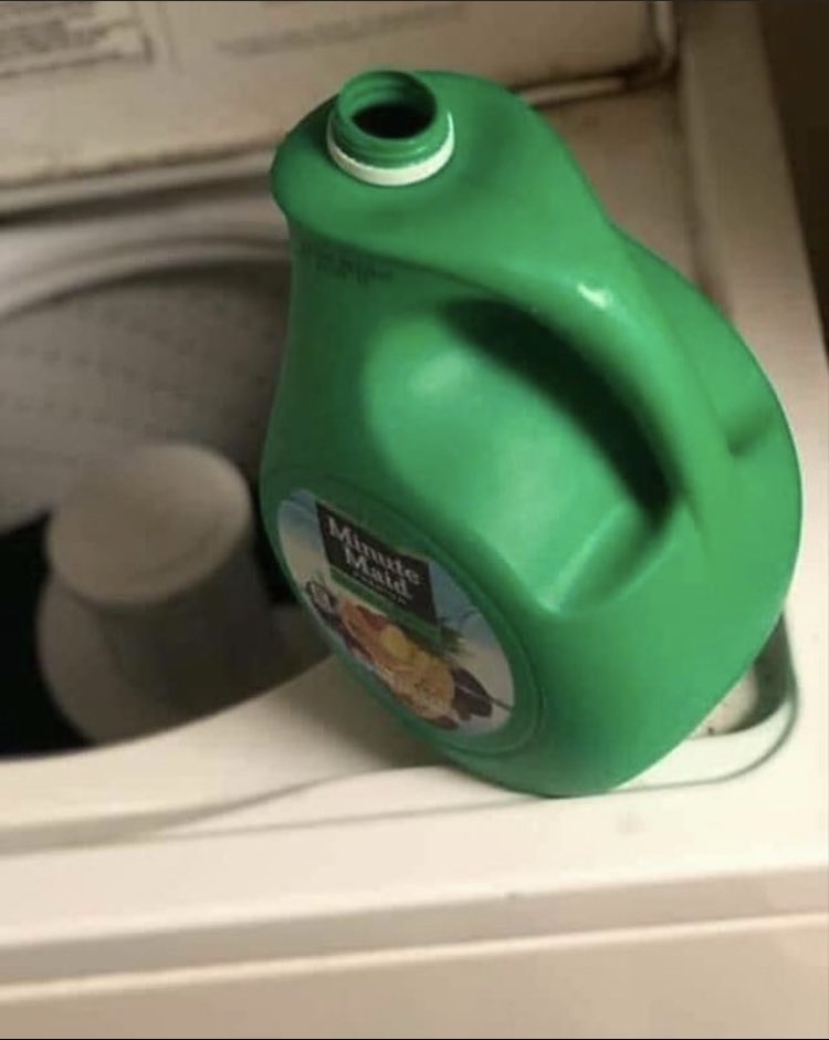 MOSHUNSICKNESS's tweet image. I GOTTA STOP SMOKING I JUST POURED ALL THIS SHIT INTO MY CLOTHES ☠️☠️☠️