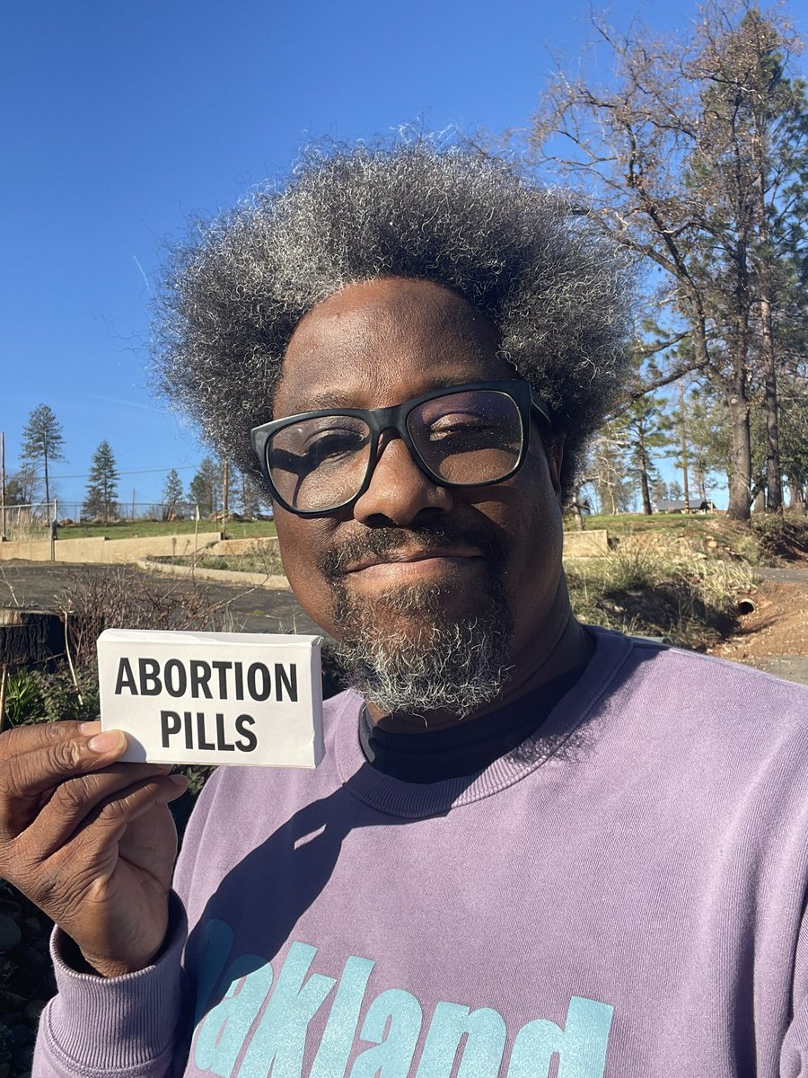 wkamaubell's tweet photo. Today #SCOTUS heard arguments to overturn Roe v Wade, but @ShoutYourAbortion wants you to hear that abortion pills are safe, legal, &amp; widely available online. There will always be folks working to provide safe abortions.

For info: https://t.co/n3OFMn7Z1m #AbortionPillsForever https://t.co/3lncFEtElA