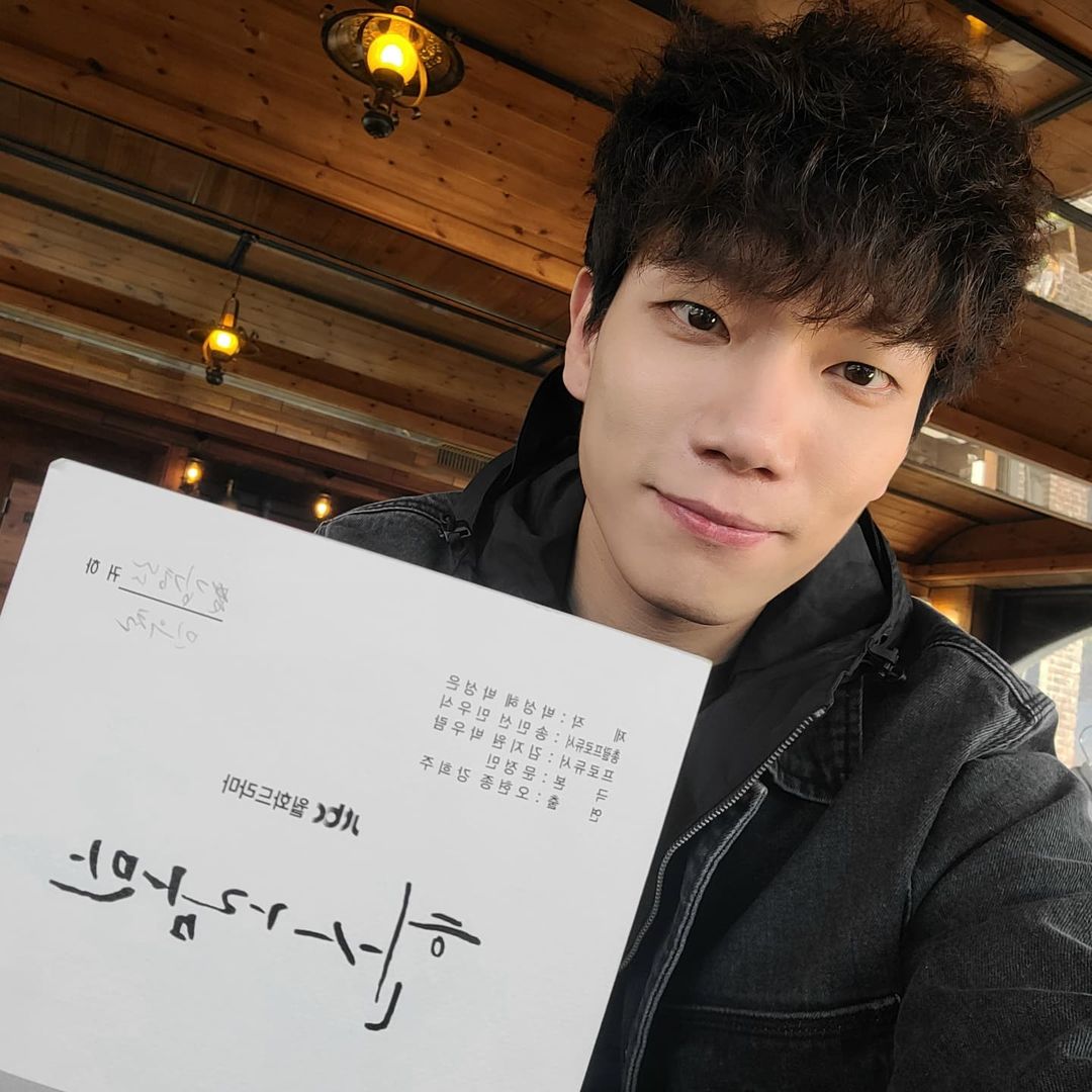 kknphofc's tweet photo. #KimKyungNam IG Update!
—
민우천🙂

jtbc 월화드라마 <한 사람만>
12월 20일 밤 11시 첫 방송👍

#KimKyungNam #김경남 #OnlyOnePerson #한사람만 https://t.co/XpE5q83Qsw