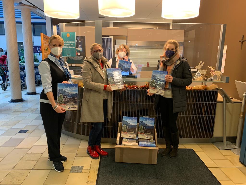 DPumpen's tweet photo. We are pleased to give the nurses in the intensive care unit of the InnKlinikumMühldorf a little joy.  Dickow Pumpen donates 60 advent calendars to the staff of the InnKlinikum Mühldorf
Thank you very much for your great and tireless effort during this challenging time! https://t.co/eUJ69svl7Y
