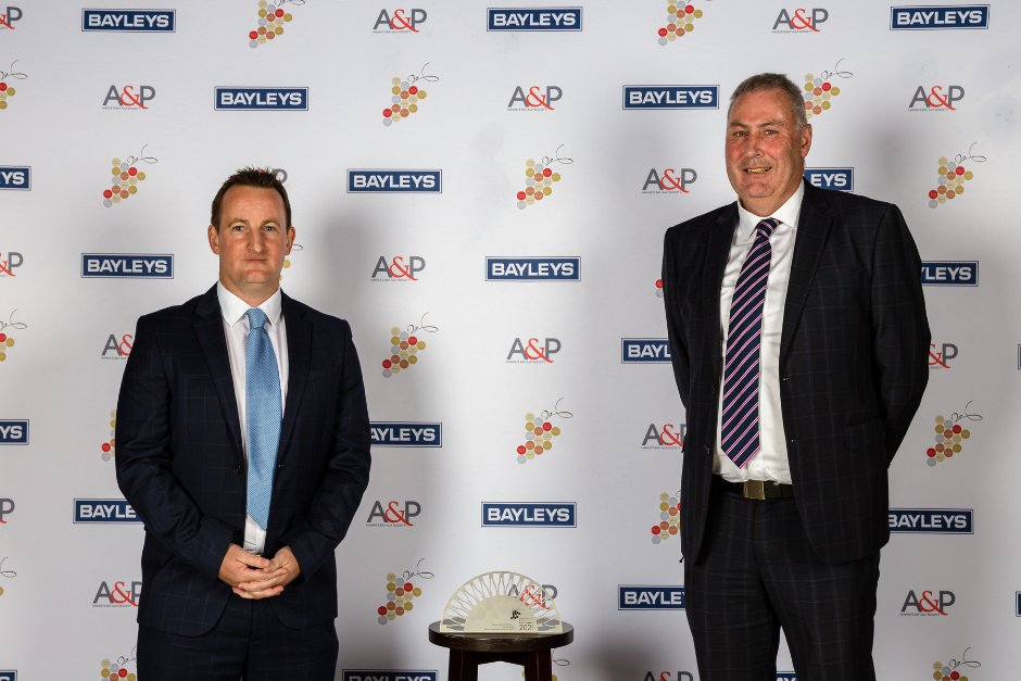 The Haha Hawke’s Bay Pinot Gris 2021 with its vibrant fruit flavour, exceptional aromatics, and a rounded mouthfeel it is delightfully drinkable and a champion wine! Taking out the Somerset Smith Partners Champion Pinot Gris at the 2021 #HBWineAwards 🏆