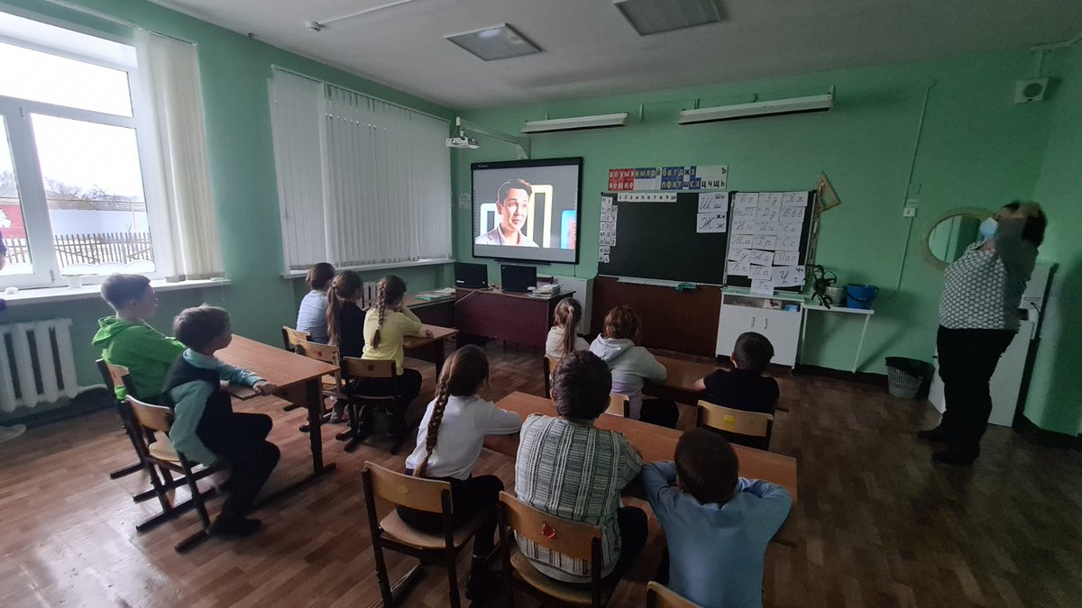 ronovlsk's tweet photo. Компетенции "Малярные и декоративные работы" 1декабря был посвящён новый выпуск онлайн-урока #ШоуПрофессий, где учащимся были представлены интересные кейсы в области дизайна интерьера и ремонтных работ https://t.co/ayB4eqeHBM