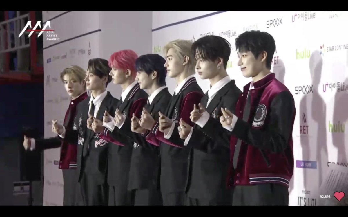 enhypenupdates's tweet photo. [PHOTO] 211202

ENHYPEN on today’s 2021 Asia Artist Awards Red Carpet!

ENHYPEN DASHES TO AAA
#ENHYPENon2021AAA #ENHYPEN #엔하이픈 @ENHYPEN_members @ENHYPEN https://t.co/F2hyNNunr1