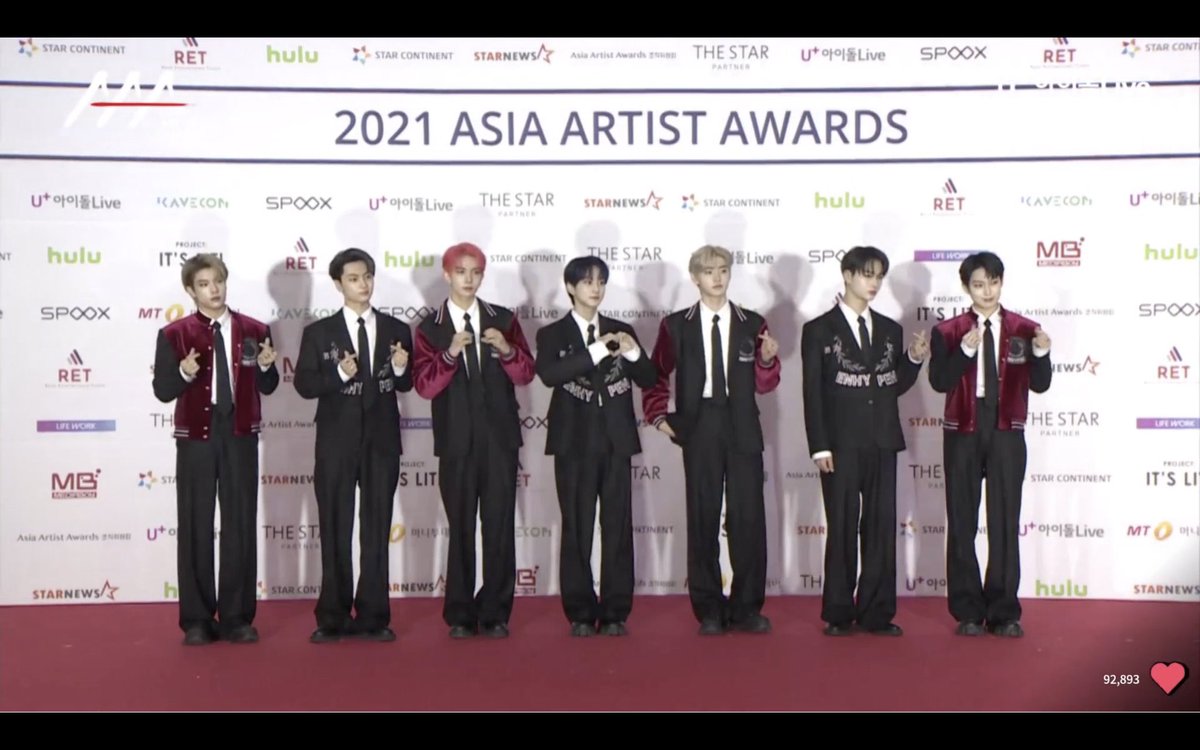 enhypenupdates's tweet photo. [PHOTO] 211202

ENHYPEN on today’s 2021 Asia Artist Awards Red Carpet!

ENHYPEN DASHES TO AAA
#ENHYPENon2021AAA #ENHYPEN #엔하이픈 @ENHYPEN_members @ENHYPEN https://t.co/F2hyNNunr1