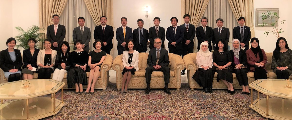 japanemb_kuwait's tweet photo. مع قرب انتهاء مهام عمله في الكويت، أقام سعادة السفير السيد/ تاكاأوكا ماساتو مأدبة عشاء للتعبير عن الشكر لأفراد الجالية اليابانية في الكويت، وذلك بمقر إقامته. تحدث سعادة السفير وضيوفه الكرام عن النجاح الباهر لحملة تنظيف الشاطئ الأخيرة من تنظيم الجمعية اليابانية في الكويت والفعالية https://t.co/uv3T8UZr83