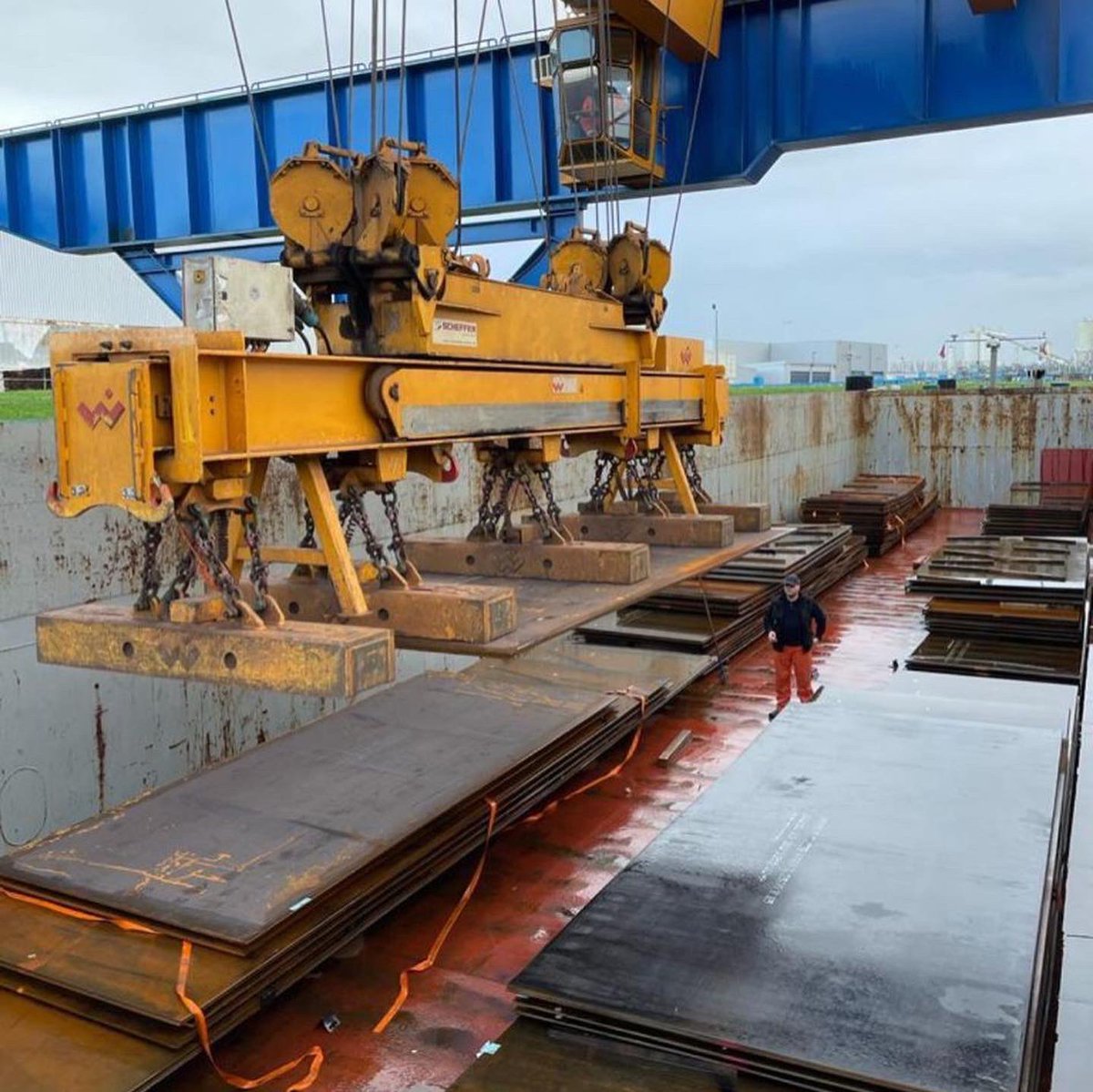 Deze week weer meerdere project / #breakbulk verschepingen uitgevoerd binnen ons <a href="/DanserGroup/">DANSER GROUP</a> netwerk. Van staal tot grote kisten. Ook gebruik maken van Danser projects service? Stuur je aanvraag aan projects@dansergroup.com