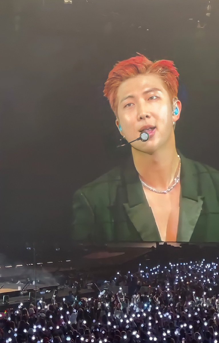 WDYM NAMJOON 
HE LOOKS SO GOOD AAAAHKSDJHSKDJSL 
GOD I DONT WANT TO DIE TODAYY 😩😩