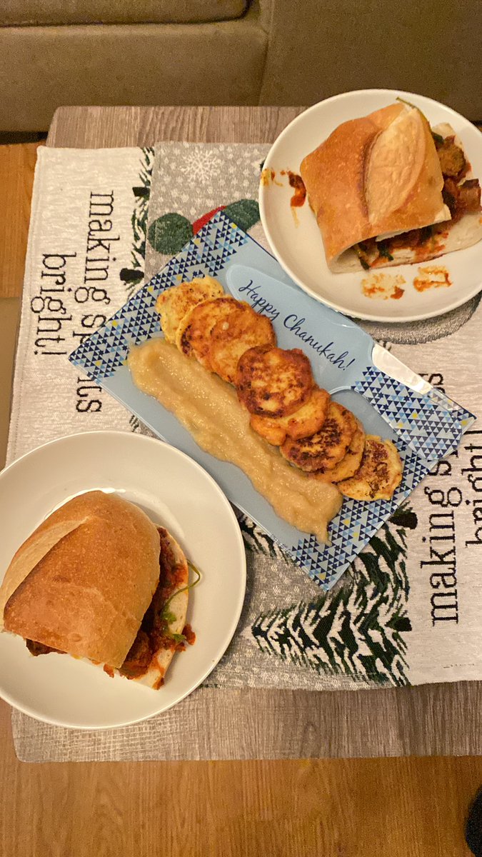 MariaShayna's tweet image. Some yummy #Hanukkah treats! #Hanukkah2021 #HanukkahSameach  #HappyHanukkah 💙